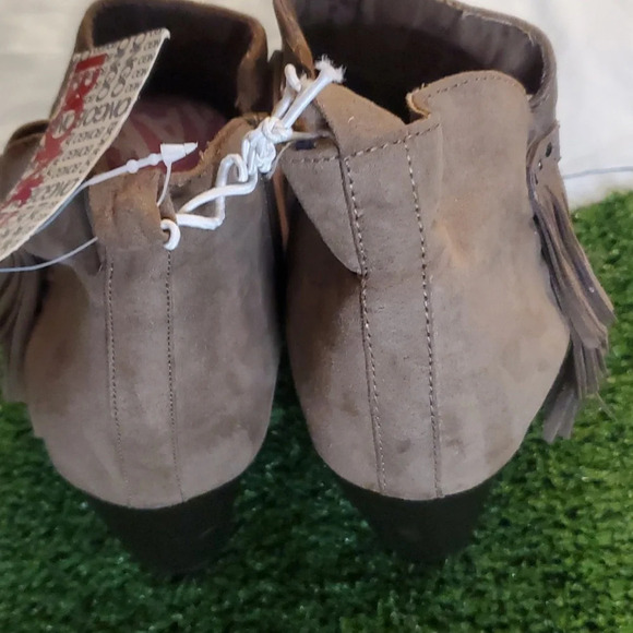 NWT Bongo Womens Zipper Up Ankle Booties with Fringe & Rivet Side Design - Picture 11 of 13